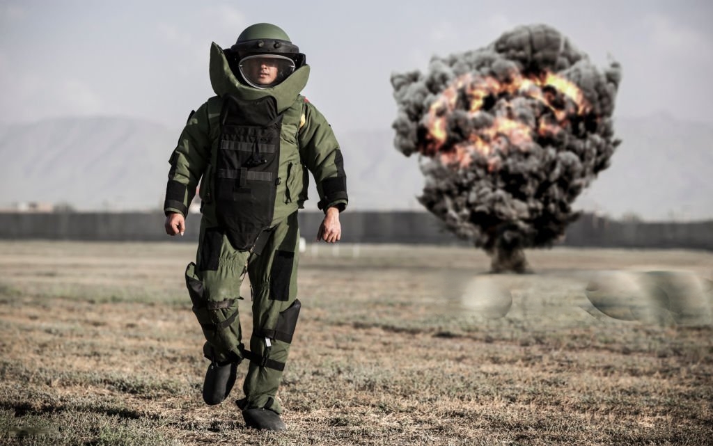 Photo d'une explosion contrôlée sur le terrain